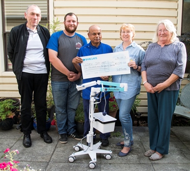 Cancer survivor's £6,000 'thank you'