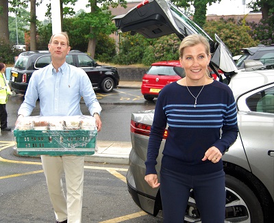 Earl and Countess deliver meals to NHS